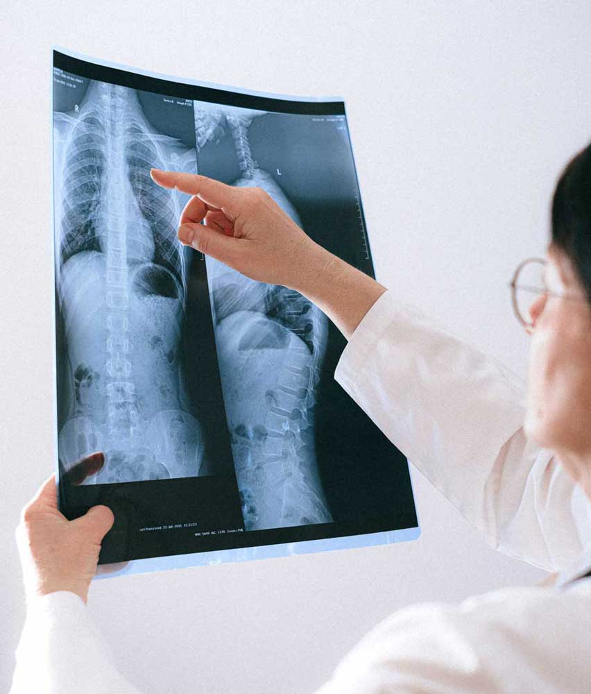 مركز طبي خدمات طبية متقدمة جراحات العمود الفقري
